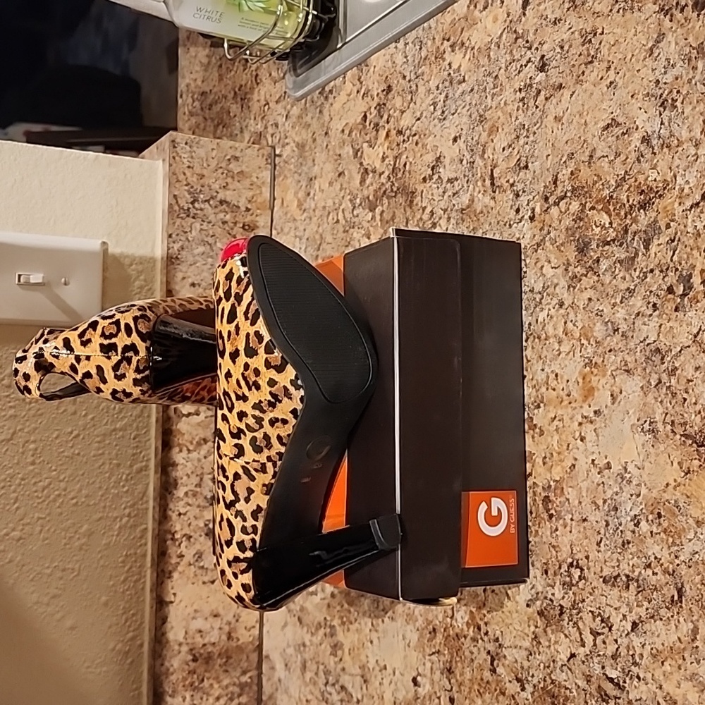 Shoes - Picture 4 of 4
